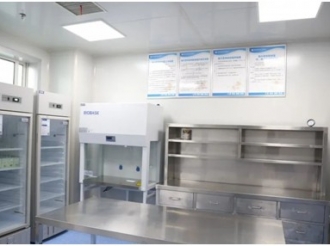 符合临床营养科建设标准并配备百级净化工作台的肠内营养配制室