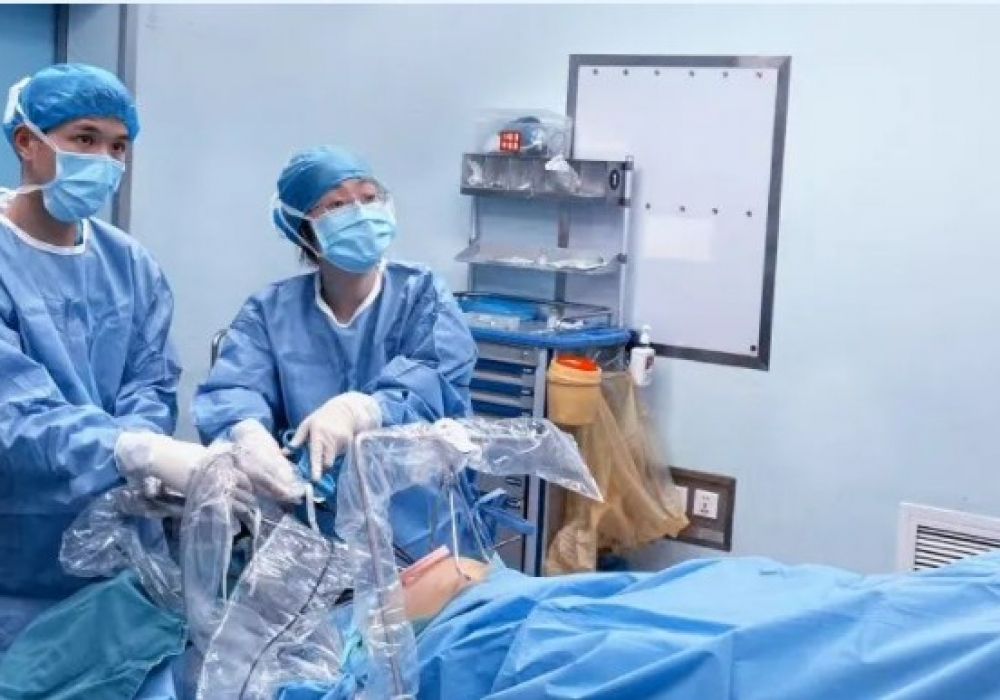 日新月异 | 荣昌首例！免充气单孔腹腔镜手术在荣医成功开展
